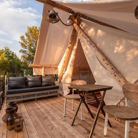 Plage Cachee - Glamping Vrboska Dış mekan fotoğraf