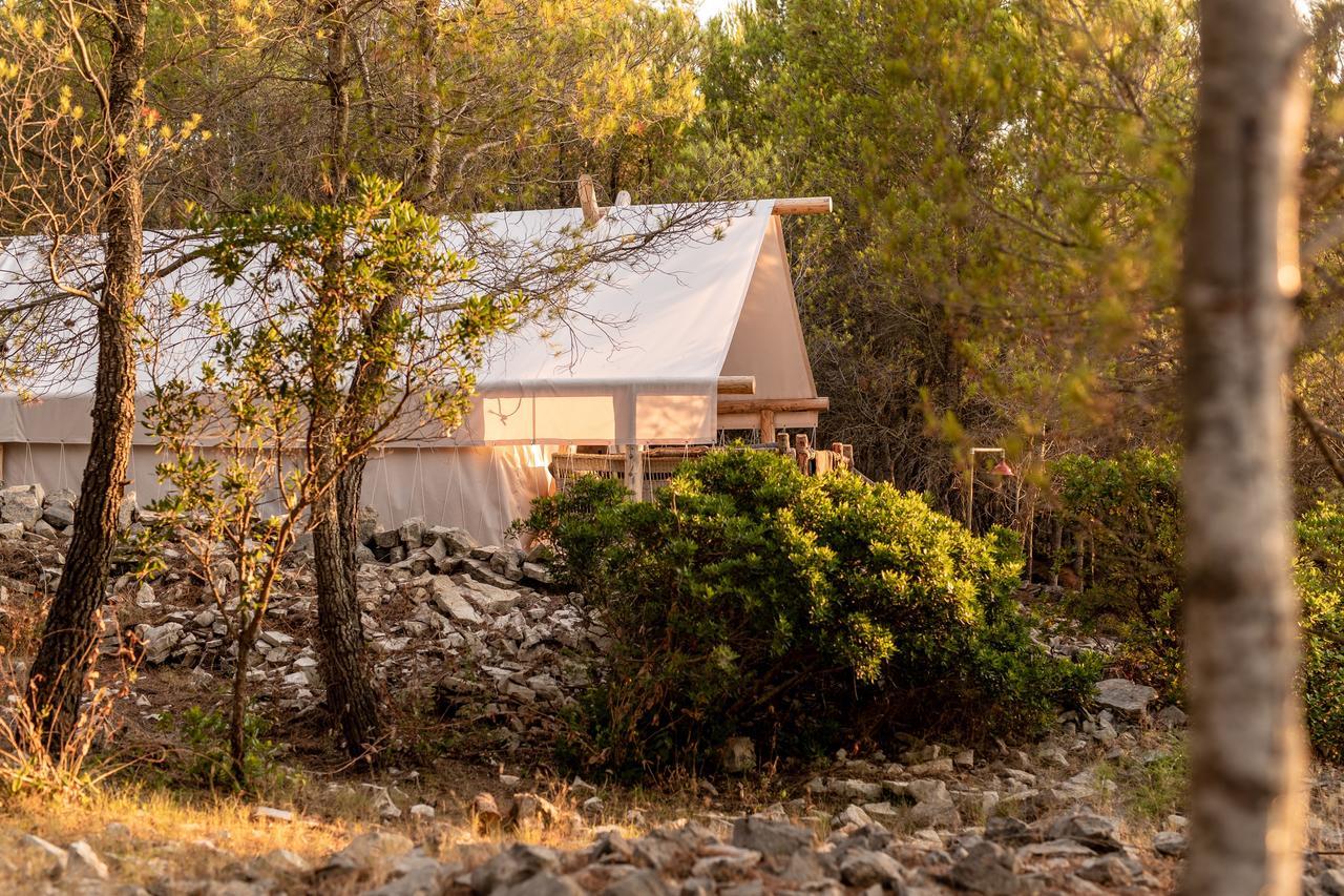 Plage Cachee - Glamping Vrboska Dış mekan fotoğraf